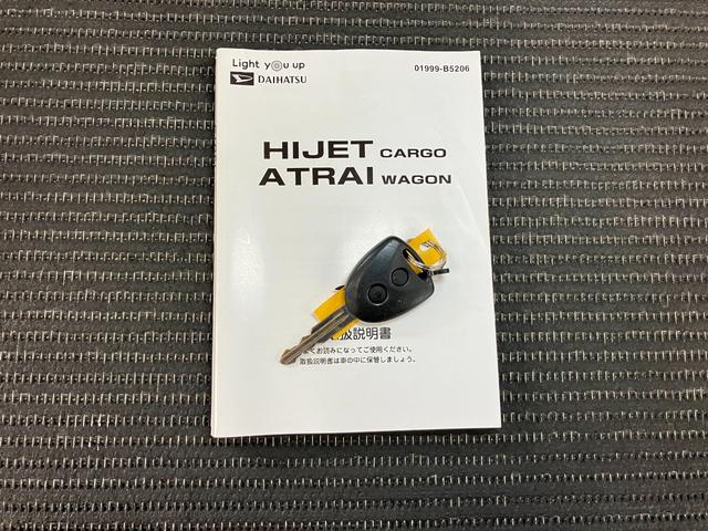 ハイゼットカーゴデラックスＳＡIIIサポカーＳワイド適合　両側スライドドア　間仕切りカーテン　ラジオ　エアコン　アイドリングストップ　オートハイビーム　横滑り防止機能　誤発進抑制機能　光軸調整ダイヤル　パワーウインドウ　キーレス（神奈川県）の中古車