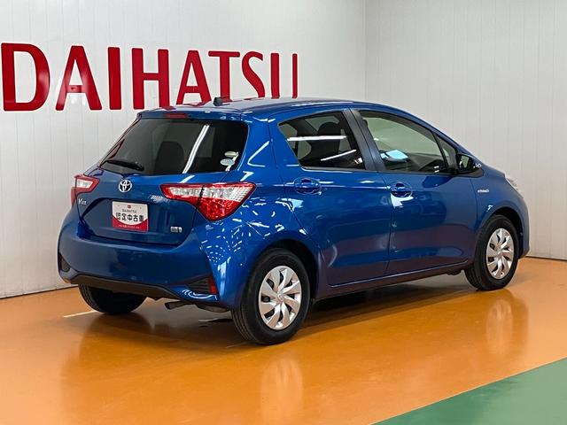 ヴィッツハイブリッドＦハイブリッド車　Ｂカメラ　ステアリングスイッチ　オートエアコン　横滑り防止装置　エコモード　電動格納ミラー　パワーウインドウ　キーレス（神奈川県）の中古車