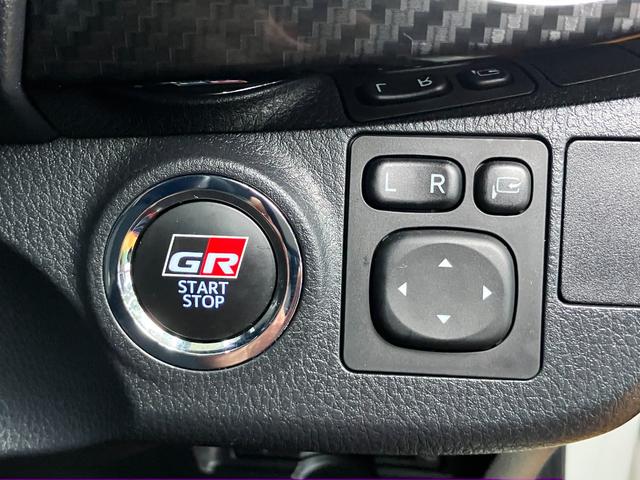 ヴィッツＧＲスポーツ衝突被害軽減ブレーキシステム　ドラレコ　ＧＲ専用ディンプル革巻きステアリング　パドルシフト　レーンアシスト　アナログメーター　Ｐスタート　オートハイビーム　ＥＴＣ　キーフリー（神奈川県）の中古車