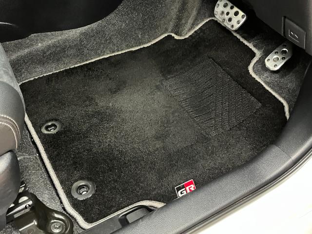 ヴィッツＧＲスポーツ衝突被害軽減ブレーキシステム　ドラレコ　ＧＲ専用ディンプル革巻きステアリング　パドルシフト　レーンアシスト　アナログメーター　Ｐスタート　オートハイビーム　ＥＴＣ　キーフリー（神奈川県）の中古車