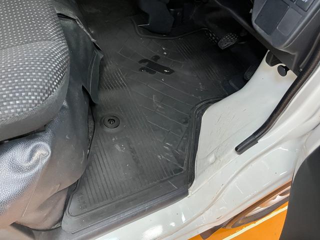 ハイゼットカーゴデラックスＳＡIIIサポカーＳワイド適合　ＥＴＣ　エアコン　アクセサリーソケット　アイドリングストップ　光軸調整ダイヤル　横滑り防止機能　誤発進抑制機能　パワーウインドウ　キーレス（神奈川県）の中古車