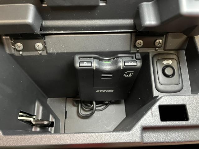 コペン２０ｔｈアニバーサリーエディションオープンカー　二人乗　アクティブトップ　ドラレコ　ステアリングスイッチ　ＭＯＭＯ製本革巻ステアリングホイール　Ｐスタート　ＵＳＢ接続端子　シートヒーター　ＥＴＣ　ＢＢＳ製鍛造１６インチアルミホイール（神奈川県）の中古車