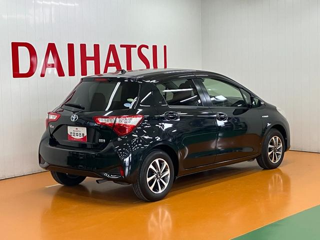 ヴィッツハイブリッドＦハイブリッド車　Ｂカメラ　安全運転支援システム　ＥＴＣ　ドラレコ　運転席シートヒーター　ステアリングスイッチ　オートエアコン　Ｐスタート　エコモード　オートハイビーム　電動格納ミラー　キーフリー（神奈川県）の中古車