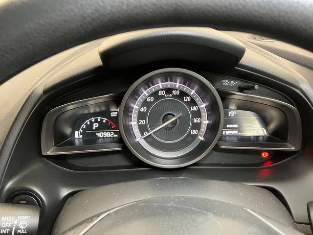 デミオ１３Ｓ衝突被害軽減ブレーキシステム　ステアリングスイッチ　ＵＳＢ接続端子　アクセサリーソケット　Ｐスタート　ＥＴＣ　光軸調整ダイヤル　横滑り防止装置　電動格納ミラー　キーフリー（神奈川県）の中古車