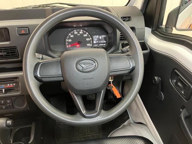 ハイゼットトラックスタンダードサポカーSワイド適合 三方開 ゴムマット ラジオ オートエアコン 光軸調整ダイヤル コーナーセンサー アイドリングストップ 横滑り防止機能 誤発進抑制機能 アクセサリーソケット(神奈川県)の中古車