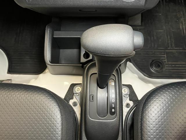 ハイゼットトラックスタンダードサポカーSワイド適合 三方開 ゴムマット ラジオ オートエアコン 光軸調整ダイヤル コーナーセンサー アイドリングストップ 横滑り防止機能 誤発進抑制機能 アクセサリーソケット(神奈川県)の中古車