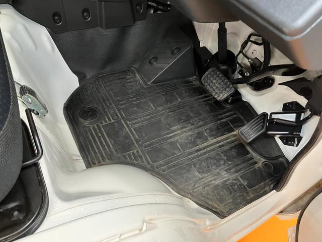 ハイゼットトラックスタンダードサポカーSワイド適合 三方開 ゴムマット ラジオ オートエアコン 光軸調整ダイヤル コーナーセンサー アイドリングストップ 横滑り防止機能 誤発進抑制機能 アクセサリーソケット(神奈川県)の中古車