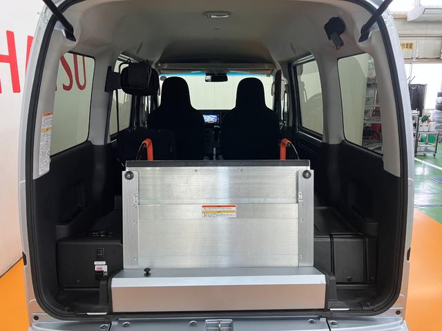 ハイゼットカーゴスローパー リヤレス+補助シート SAIII福祉車両 サポカーSワイド適合 車いす乗車 電動ウインチ 両側スライドドア エアコン USB接続端子 アイドリングストップ オートハイビーム リヤファン パワーウインドウ 後席補助シート キーレス(神奈川県)の中古車