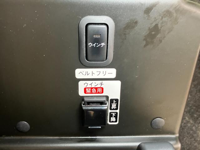 ハイゼットカーゴスローパー リヤレス+補助シート SAIII福祉車両 サポカーSワイド適合 車いす乗車 電動ウインチ 両側スライドドア エアコン USB接続端子 アイドリングストップ オートハイビーム リヤファン パワーウインドウ 後席補助シート キーレス(神奈川県)の中古車