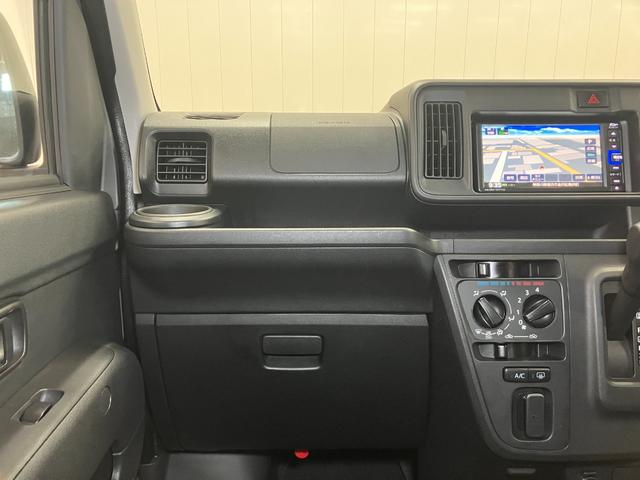 ハイゼットカーゴスローパー リヤレス+補助シート SAIII福祉車両 サポカーSワイド適合 車いす乗車 電動ウインチ 両側スライドドア エアコン USB接続端子 アイドリングストップ オートハイビーム リヤファン パワーウインドウ 後席補助シート キーレス(神奈川県)の中古車