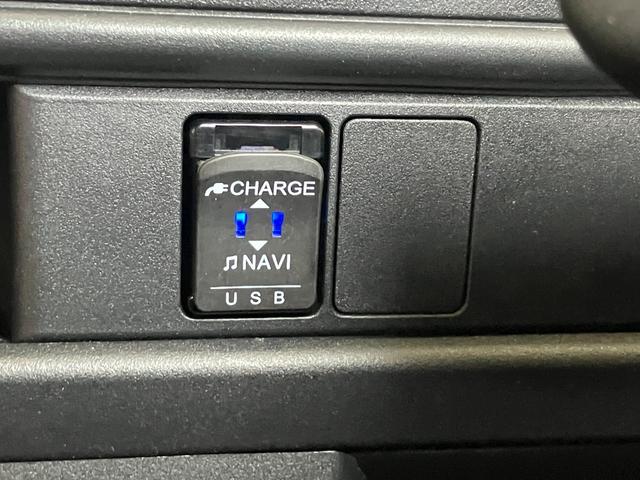 ハイゼットカーゴスローパー リヤレス+補助シート SAIII福祉車両 サポカーSワイド適合 車いす乗車 電動ウインチ 両側スライドドア エアコン USB接続端子 アイドリングストップ オートハイビーム リヤファン パワーウインドウ 後席補助シート キーレス(神奈川県)の中古車