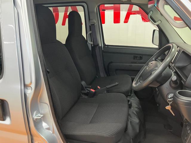 ハイゼットカーゴスローパー リヤレス+補助シート SAIII福祉車両 サポカーSワイド適合 車いす乗車 電動ウインチ 両側スライドドア エアコン USB接続端子 アイドリングストップ オートハイビーム リヤファン パワーウインドウ 後席補助シート キーレス(神奈川県)の中古車