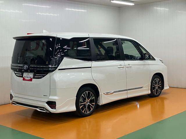 ヴォクシーハイブリッドＳ−Ｚハイブリッド車　衝突被害軽減ブレーキシステム　ＵＳＢ接続端子　ダブルエアコン　後席モニター　ステアリングスイッチ　レーダークルーズコントロール　マルチメディアオーディオ　電動パーキングブレーキ（神奈川県）の中古車