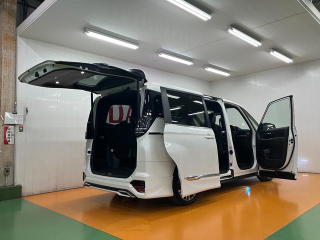 ヴォクシーハイブリッドＳ−Ｚハイブリッド車　衝突被害軽減ブレーキシステム　ＵＳＢ接続端子　ダブルエアコン　後席モニター　ステアリングスイッチ　レーダークルーズコントロール　マルチメディアオーディオ　電動パーキングブレーキ（神奈川県）の中古車