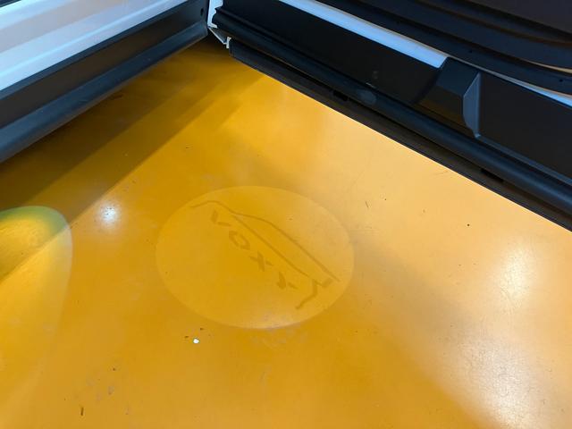 ヴォクシーハイブリッドＳ−Ｚハイブリッド車　衝突被害軽減ブレーキシステム　ＵＳＢ接続端子　ダブルエアコン　後席モニター　ステアリングスイッチ　レーダークルーズコントロール　マルチメディアオーディオ　電動パーキングブレーキ（神奈川県）の中古車