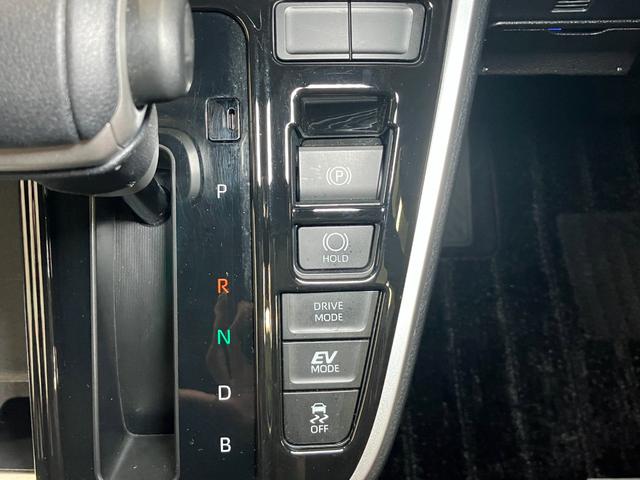 ヴォクシーハイブリッドＳ−Ｚハイブリッド車　衝突被害軽減ブレーキシステム　ＵＳＢ接続端子　ダブルエアコン　後席モニター　ステアリングスイッチ　レーダークルーズコントロール　マルチメディアオーディオ　電動パーキングブレーキ（神奈川県）の中古車