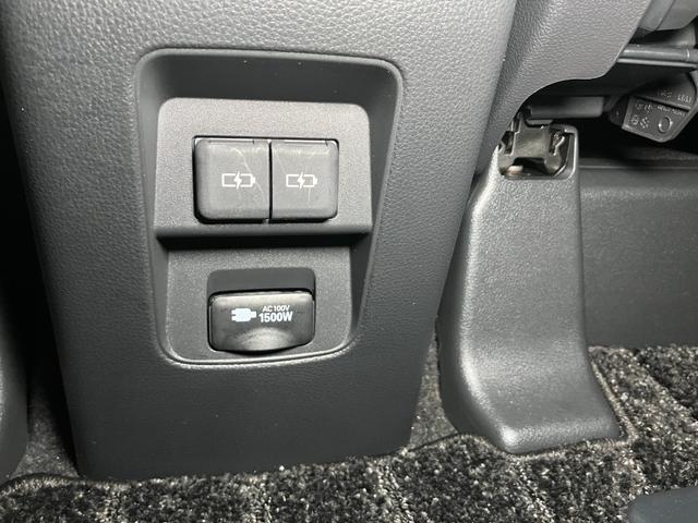 ヴォクシーハイブリッドＳ−Ｚハイブリッド車　衝突被害軽減ブレーキシステム　ＵＳＢ接続端子　ダブルエアコン　後席モニター　ステアリングスイッチ　レーダークルーズコントロール　マルチメディアオーディオ　電動パーキングブレーキ（神奈川県）の中古車