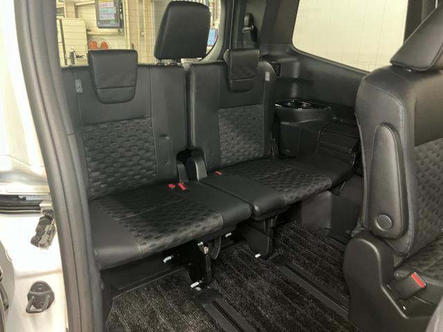 ヴォクシーハイブリッドＳ−Ｚハイブリッド車　衝突被害軽減ブレーキシステム　ＵＳＢ接続端子　ダブルエアコン　後席モニター　ステアリングスイッチ　レーダークルーズコントロール　マルチメディアオーディオ　電動パーキングブレーキ（神奈川県）の中古車