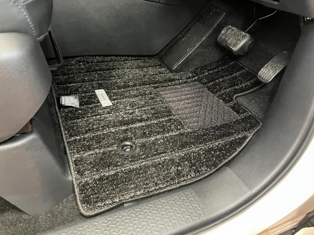 ヴォクシーハイブリッドＳ−Ｚハイブリッド車　衝突被害軽減ブレーキシステム　ＵＳＢ接続端子　ダブルエアコン　後席モニター　ステアリングスイッチ　レーダークルーズコントロール　マルチメディアオーディオ　電動パーキングブレーキ（神奈川県）の中古車