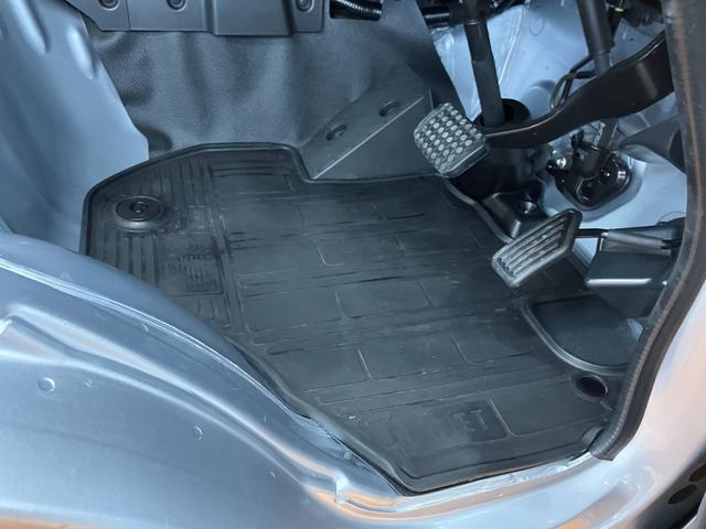 ハイゼットトラックスタンダードサポカーＳワイド適合　三方開　ゴムマット　ラジオ　エアコン　光軸調整ダイヤル　コーナーセンサー　アイドリングストップ　横滑り防止機能　誤発進抑制機能　アクセサリーソケット（神奈川県）の中古車