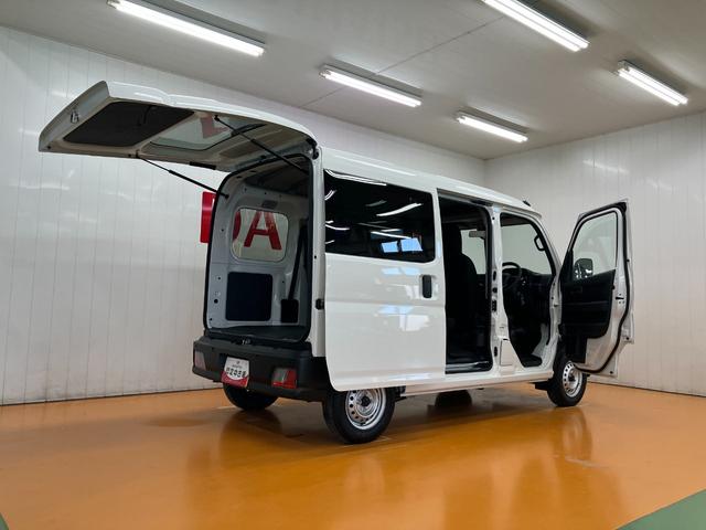 ハイゼットカーゴDXサポカーSワイド適合 ラジオ エアコン アクセサリーソケット コーナーセンサー アイドリングストップ 光軸調整ダイヤル 横滑り防止機能 誤発進抑制機能 パワーウインドウ キーレス(神奈川県)の中古車