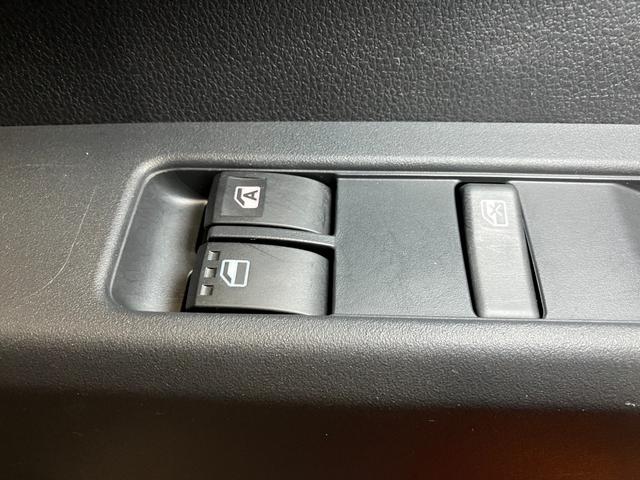 ハイゼットカーゴDXサポカーSワイド適合 ラジオ エアコン アクセサリーソケット コーナーセンサー アイドリングストップ 光軸調整ダイヤル 横滑り防止機能 誤発進抑制機能 パワーウインドウ キーレス(神奈川県)の中古車