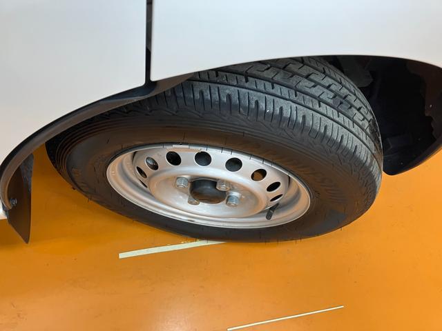 ハイゼットカーゴDXサポカーSワイド適合 ラジオ エアコン アクセサリーソケット コーナーセンサー アイドリングストップ 光軸調整ダイヤル 横滑り防止機能 誤発進抑制機能 パワーウインドウ キーレス(神奈川県)の中古車