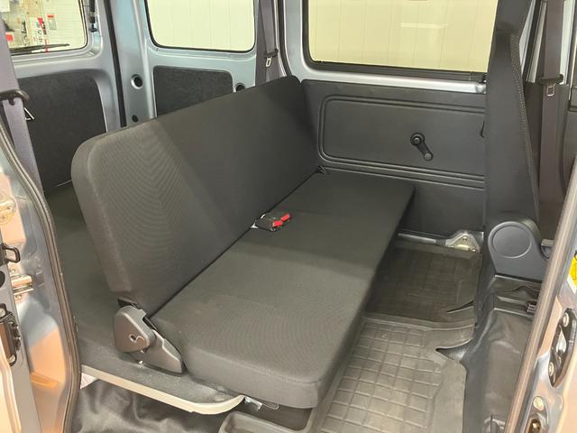 ハイゼットカーゴデラックスＳＡIII４ＷＤ　両側スライドドア　エアコン　ＵＳＢ接続端子　アイドリングストップ　オートハイビーム　横滑り防止機能　誤発進抑制機能　光軸調整ダイヤル　パワーウインドウ　ＥＴＣ　キーレス（神奈川県）の中古車