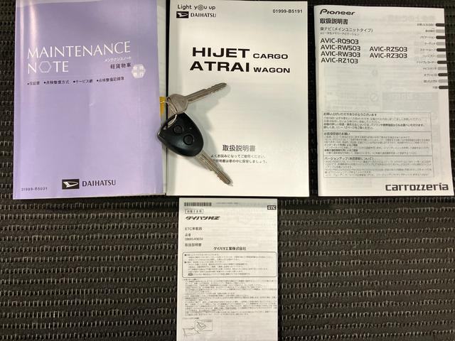 ハイゼットカーゴデラックスＳＡIII４ＷＤ　両側スライドドア　エアコン　ＵＳＢ接続端子　アイドリングストップ　オートハイビーム　横滑り防止機能　誤発進抑制機能　光軸調整ダイヤル　パワーウインドウ　ＥＴＣ　キーレス（神奈川県）の中古車