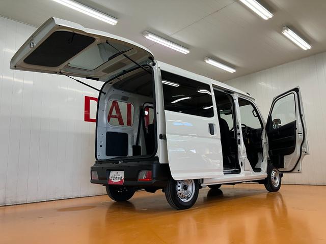 ハイゼットカーゴＤＸサポカーＳワイド適合　ラジオ　エアコン　アクセサリーソケット　コーナーセンサー　アイドリングストップ　光軸調整ダイヤル　横滑り防止機能　誤発進抑制機能　パワーウインドウ　キーレス（神奈川県）の中古車