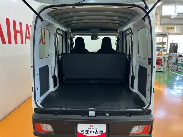 ハイゼットカーゴＤＸサポカーＳワイド適合　ラジオ　エアコン　アクセサリーソケット　コーナーセンサー　アイドリングストップ　光軸調整ダイヤル　横滑り防止機能　誤発進抑制機能　パワーウインドウ　キーレス（神奈川県）の中古車