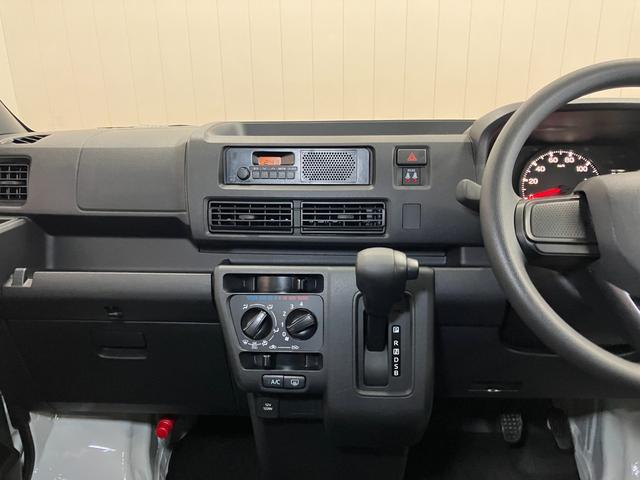 ハイゼットカーゴＤＸサポカーＳワイド適合　ラジオ　エアコン　アクセサリーソケット　コーナーセンサー　アイドリングストップ　光軸調整ダイヤル　横滑り防止機能　誤発進抑制機能　パワーウインドウ　キーレス（神奈川県）の中古車