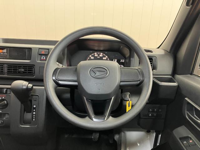 ハイゼットカーゴＤＸサポカーＳワイド適合　ラジオ　エアコン　アクセサリーソケット　コーナーセンサー　アイドリングストップ　光軸調整ダイヤル　横滑り防止機能　誤発進抑制機能　パワーウインドウ　キーレス（神奈川県）の中古車