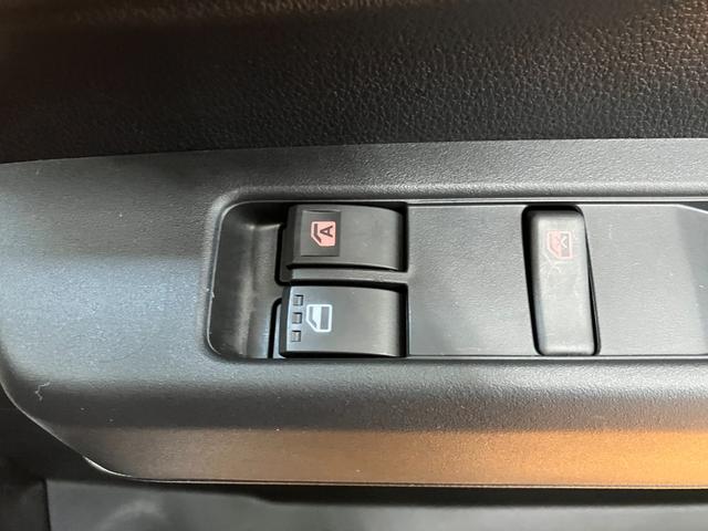 ハイゼットカーゴＤＸサポカーＳワイド適合　ラジオ　エアコン　アクセサリーソケット　コーナーセンサー　アイドリングストップ　光軸調整ダイヤル　横滑り防止機能　誤発進抑制機能　パワーウインドウ　キーレス（神奈川県）の中古車