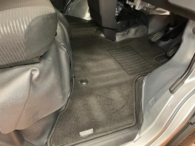 ハイゼットカーゴDXサポカーSワイド適合 USB接続端子 ナビ エアコン アクセサリーソケット コーナーセンサー アイドリングストップ 光軸調整ダイヤル 横滑り防止機能 誤発進抑制機能 パワーウインドウ キーレス(神奈川県)の中古車