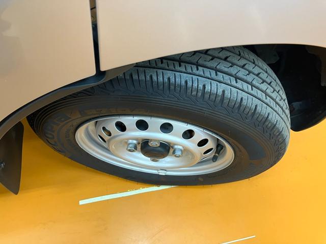 ハイゼットカーゴDXサポカーSワイド適合 USB接続端子 ナビ エアコン アクセサリーソケット コーナーセンサー アイドリングストップ 光軸調整ダイヤル 横滑り防止機能 誤発進抑制機能 パワーウインドウ キーレス(神奈川県)の中古車