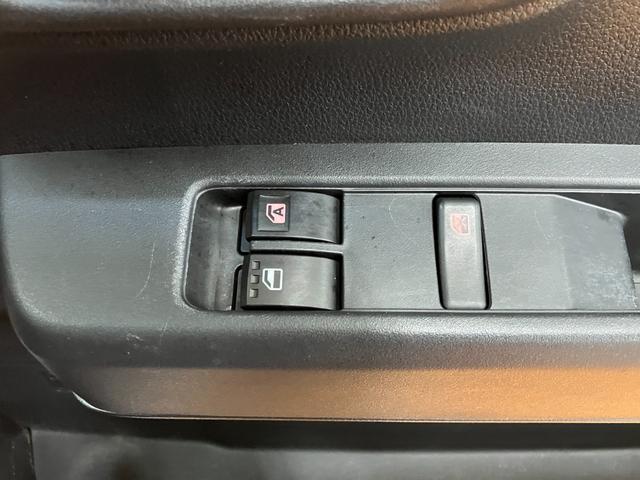 ハイゼットカーゴＤＸサポカーＳワイド適合　ドラレコ　ディスプレイオーディオ　ＵＳＢ接続端子　エアコン　アクセサリーソケット　コーナーセンサー　光軸調整ダイヤル　横滑り防止機能　誤発進抑制機能　パワーウインドウ　キーレス（神奈川県）の中古車