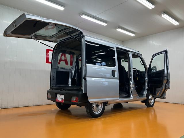 ハイゼットカーゴＤＸサポカーＳワイド適合　ラジオ　エアコン　アクセサリーソケット　コーナーセンサー　アイドリングストップ　光軸調整ダイヤル　横滑り防止機能　誤発進抑制機能　パワーウインドウ　キーレス（神奈川県）の中古車