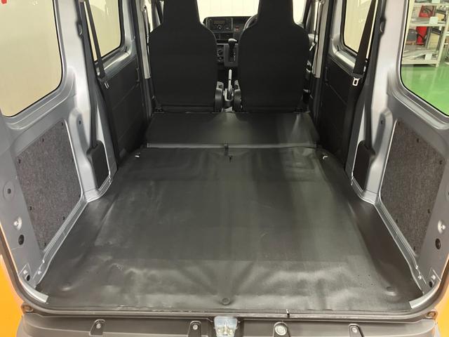 ハイゼットカーゴＤＸサポカーＳワイド適合　ラジオ　エアコン　アクセサリーソケット　コーナーセンサー　アイドリングストップ　光軸調整ダイヤル　横滑り防止機能　誤発進抑制機能　パワーウインドウ　キーレス（神奈川県）の中古車