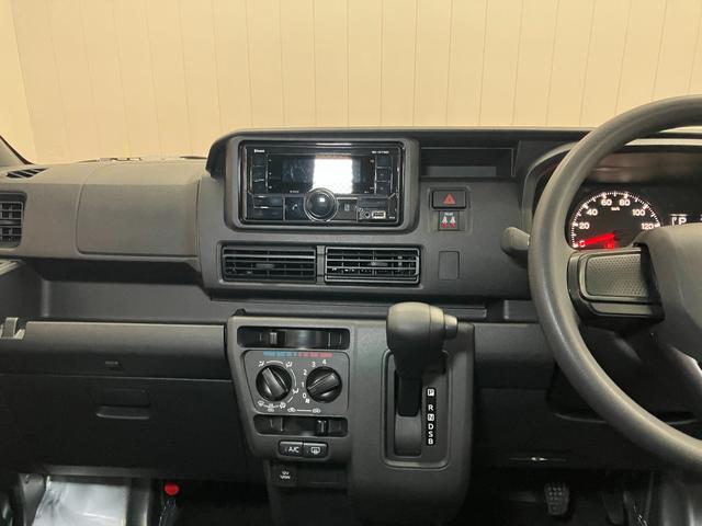 ハイゼットカーゴＤＸサポカーＳワイド適合　ラジオ　エアコン　アクセサリーソケット　コーナーセンサー　アイドリングストップ　光軸調整ダイヤル　横滑り防止機能　誤発進抑制機能　パワーウインドウ　キーレス（神奈川県）の中古車