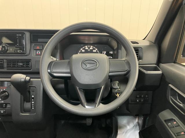 ハイゼットカーゴＤＸサポカーＳワイド適合　ラジオ　エアコン　アクセサリーソケット　コーナーセンサー　アイドリングストップ　光軸調整ダイヤル　横滑り防止機能　誤発進抑制機能　パワーウインドウ　キーレス（神奈川県）の中古車