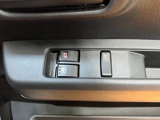 ハイゼットカーゴＤＸサポカーＳワイド適合　ラジオ　エアコン　アクセサリーソケット　コーナーセンサー　アイドリングストップ　光軸調整ダイヤル　横滑り防止機能　誤発進抑制機能　パワーウインドウ　キーレス（神奈川県）の中古車