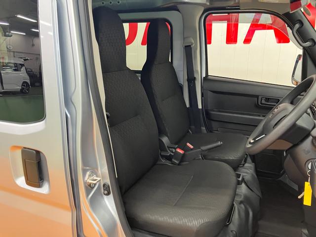 ハイゼットカーゴＤＸサポカーＳワイド適合　ラジオ　エアコン　アクセサリーソケット　コーナーセンサー　アイドリングストップ　光軸調整ダイヤル　横滑り防止機能　誤発進抑制機能　パワーウインドウ　キーレス（神奈川県）の中古車