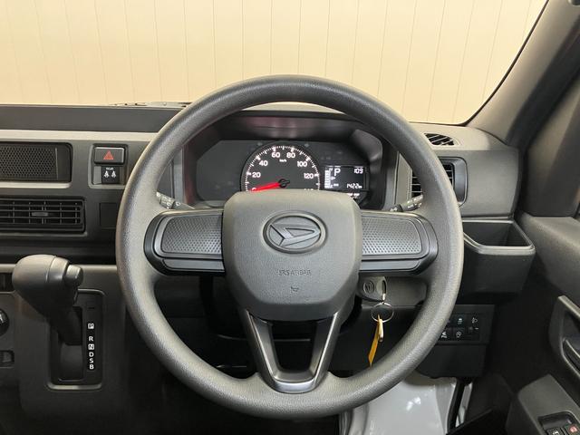 ハイゼットカーゴＤＸサポカーＳワイド適合　ルーフキャリア　ラジオ　エアコン　アクセサリーソケット　コーナーセンサー　アイドリングストップ　光軸調整ダイヤル　横滑り防止機能　誤発進抑制機能　パワーウインドウ　キーレス（神奈川県）の中古車