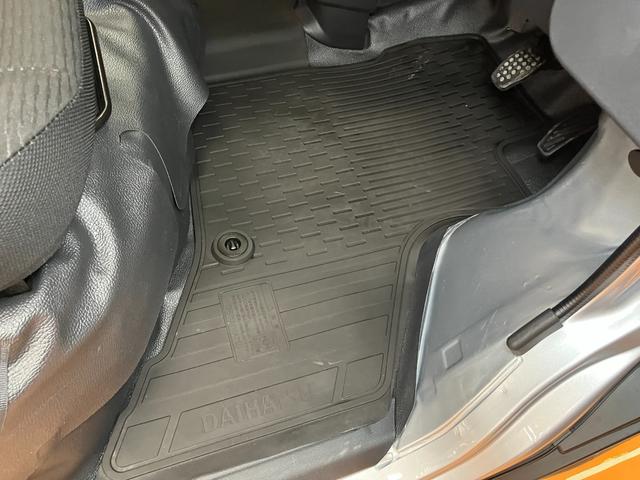 ハイゼットカーゴDXサポカーSワイド適合 ラジオ エアコン アクセサリーソケット コーナーセンサー アイドリングストップ 光軸調整ダイヤル 横滑り防止機能 誤発進抑制機能 パワーウインドウ キーレス(神奈川県)の中古車