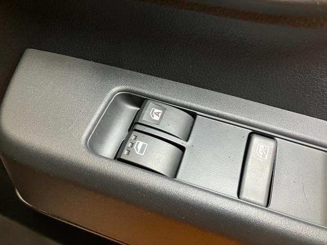 ハイゼットカーゴDXサポカーSワイド適合 ラジオ エアコン アクセサリーソケット コーナーセンサー アイドリングストップ 光軸調整ダイヤル 横滑り防止機能 誤発進抑制機能 パワーウインドウ キーレス(神奈川県)の中古車