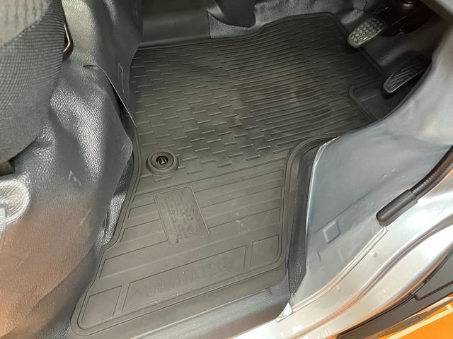 ハイゼットカーゴDXサポカーSワイド適合 ラジオ エアコン アクセサリーソケット コーナーセンサー アイドリングストップ 光軸調整ダイヤル 横滑り防止機能 誤発進抑制機能 パワーウインドウ キーレス(神奈川県)の中古車