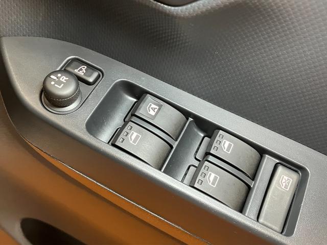 ミライースX SAIIIサポカーSワイド適合 エアコン Bカメラ コーナーセンサー 光軸調整ダイヤル オートハイビーム アイドリングストップ 横滑り防止機能 誤発進抑制機能 電動格納ミラー パワーウインドウ キーレス(神奈川県)の中古車