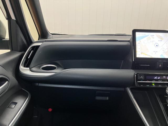 ヴォクシーＳ−Ｚ衝突被害軽減ブレーキシステム　３列シート　クリアランスソナー　レーダークルーズコントロール　シートヒーター　電動パーキングブレーキ　ダブルエアコン　後席モニター　両側オートスライドドア（神奈川県）の中古車