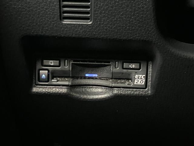 ヴォクシーＳ−Ｚ衝突被害軽減ブレーキシステム　３列シート　クリアランスソナー　レーダークルーズコントロール　シートヒーター　電動パーキングブレーキ　ダブルエアコン　後席モニター　両側オートスライドドア（神奈川県）の中古車